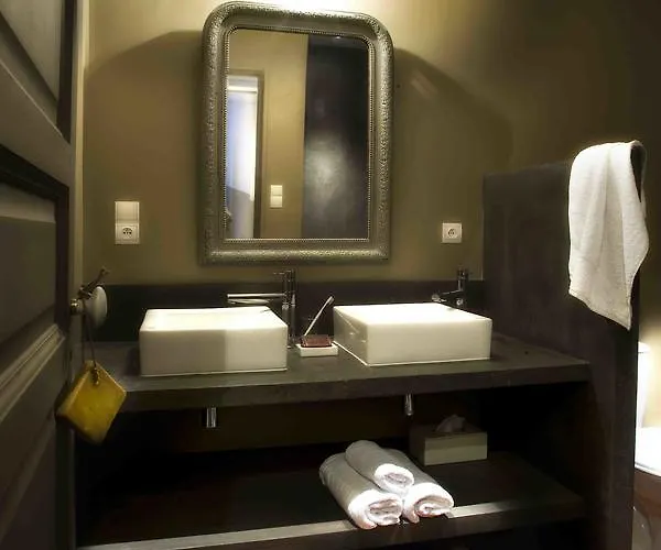 Pensionat , Ancien Des Colonnes Riez