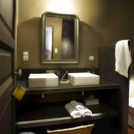 Pensionat , Ancien Des Colonnes Riez