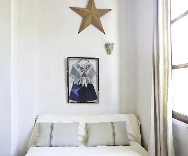 , Ancien Des Colonnes 3* Riez